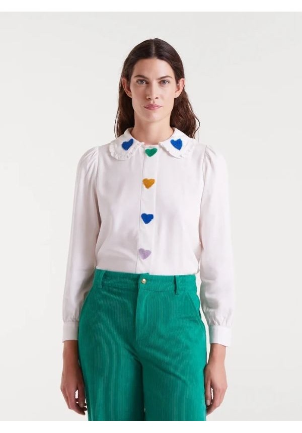 CAMISA CON BORDADOS DE CORAZONES