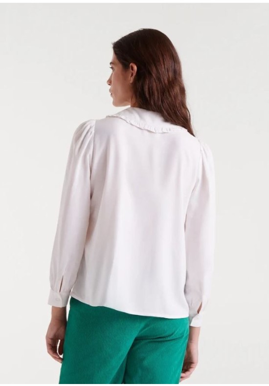 CAMISA CON BORDADOS DE CORAZONES