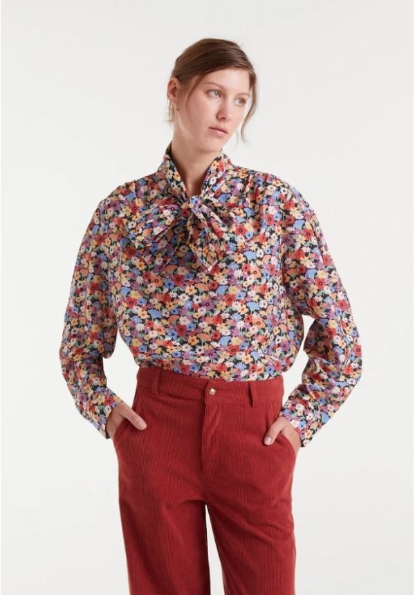 CAMISA DE FLORES CON LAZADA