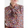 CAMISA DE FLORES CON LAZADA